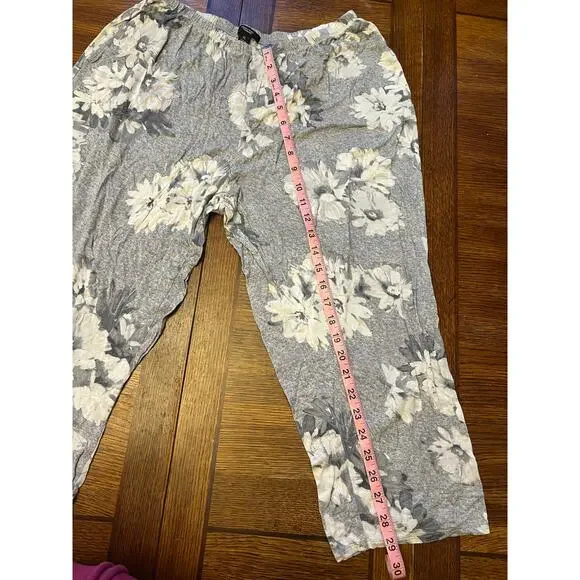 Simply Vera Wang Gray Floral Pajama Pants XL Sleepwear Lounge Soft Crop Capris - Picture 8 of 8